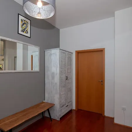 Delfina 2 Apartment *